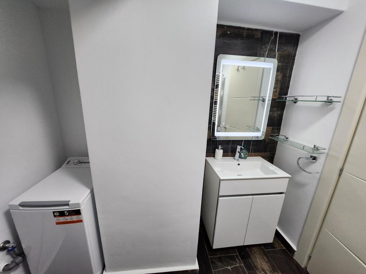 Near Airport 2 Rooms Apartments In Himson Iasi Eksteriør bilde